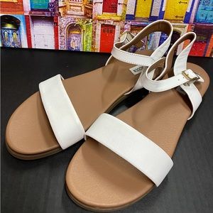 Steve Madden Dina Flat Sandals